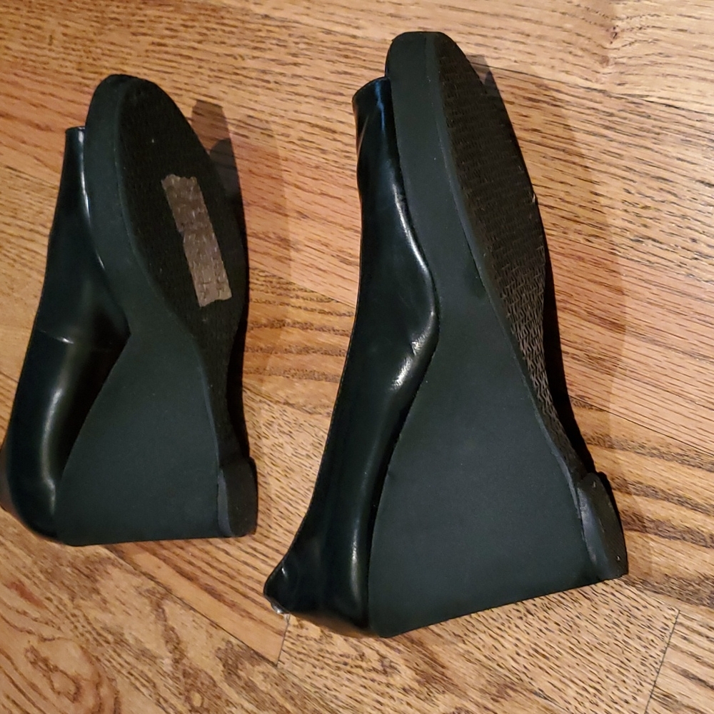 Shoes - Picture 5 of 7